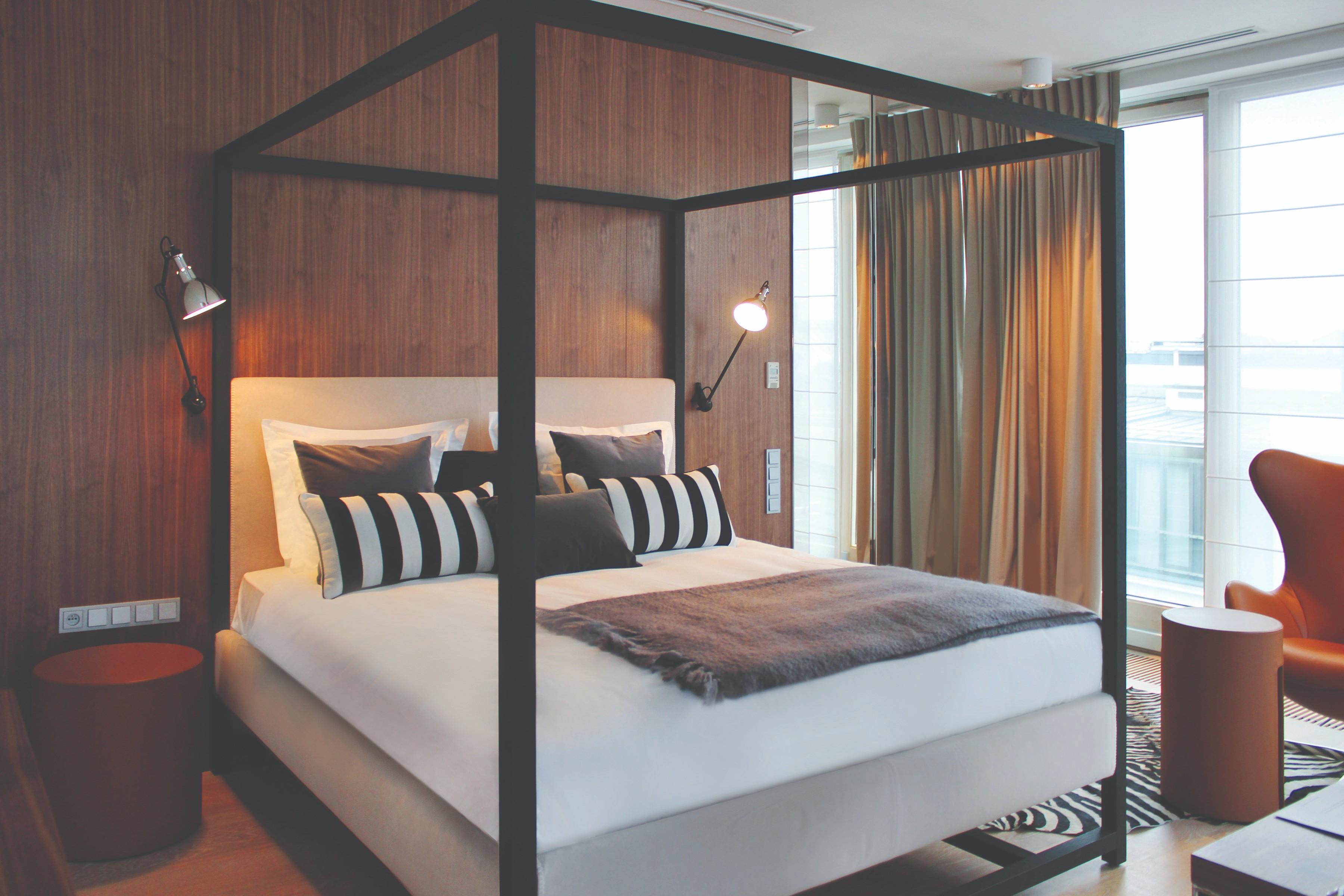 H15 Boutique Hotel, Warsaw, A Member Of Design Hotels Exterior foto A four-poster bed