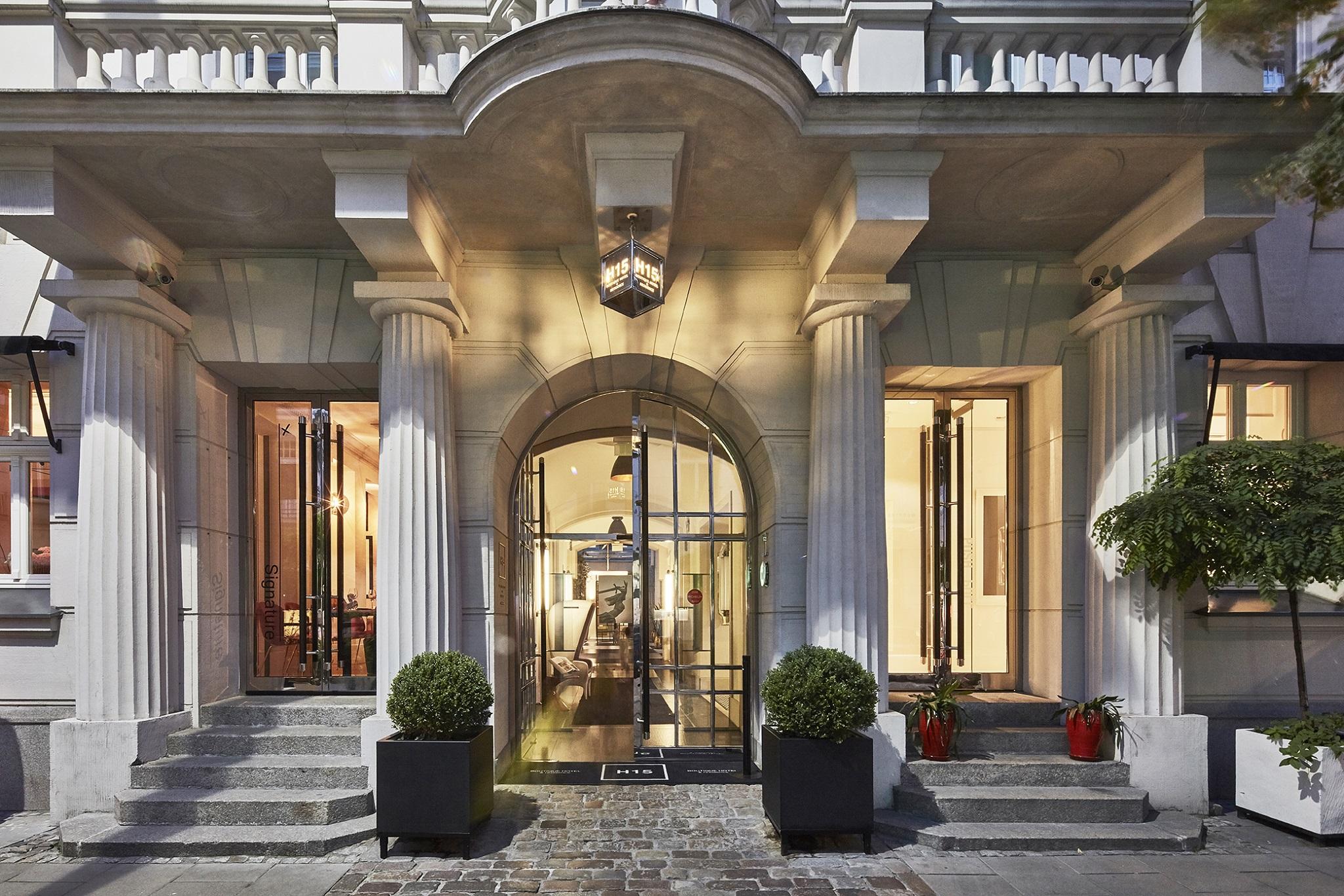 H15 Boutique Hotel, Warsaw, A Member Of Design Hotels Exterior foto Entrance to the hotel