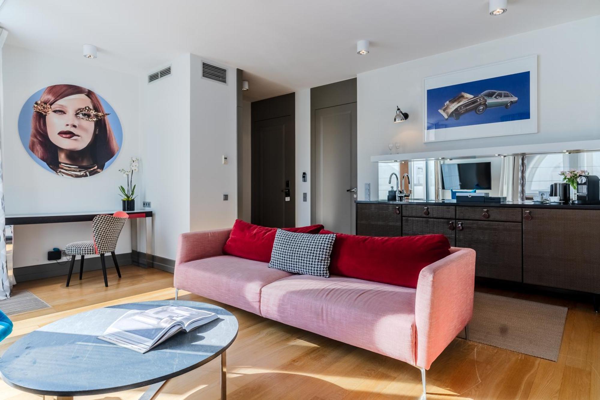 H15 Boutique Hotel, Warsaw, A Member Of Design Hotels Exterior foto A suite at the hotel